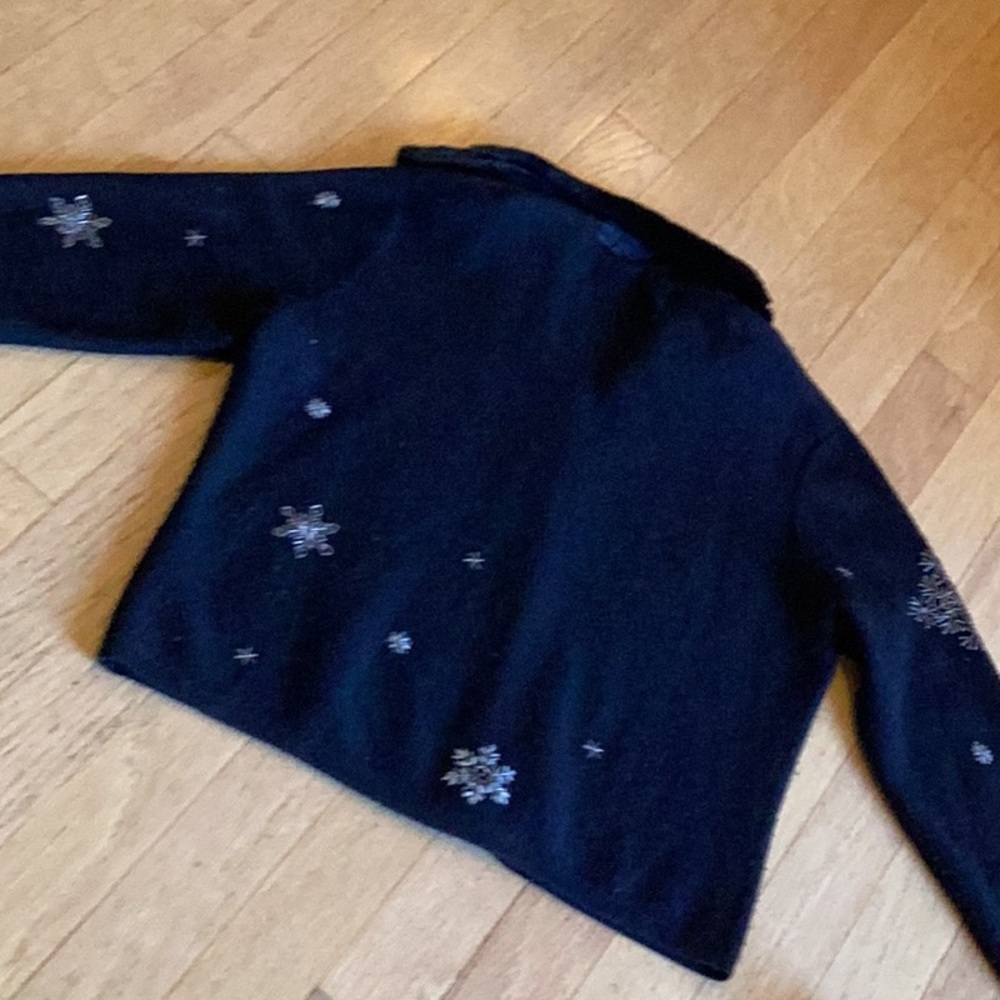 J G Hook black wool l.s. sweater adorned with embroidered and crystal snow - Picture 10 of 11